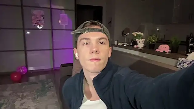 Jeremy1Scott online show from 11/25/25, 03:29