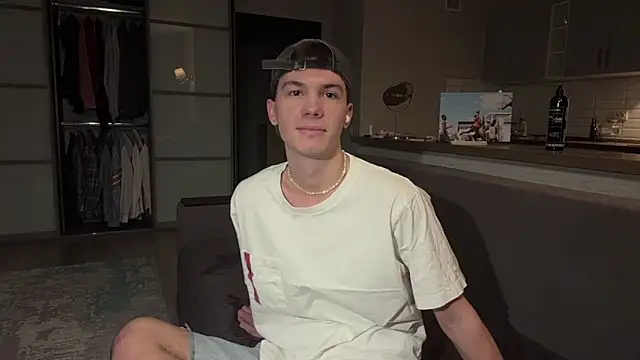 Jeremy1Scott online show from 11/12/25, 03:21