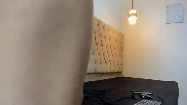 Hotblosson online show from 11/18/25, 01:25