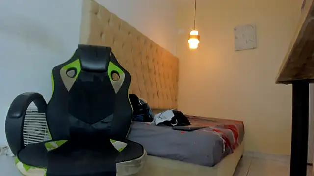 Hotblosson online show from 12/18/25, 01:26