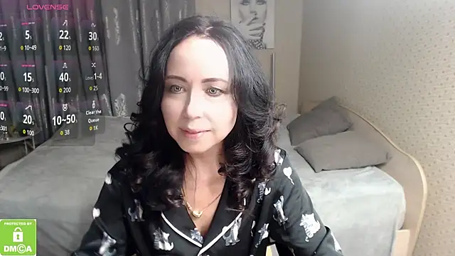 beautiful moon3 online show from 12/17/25, 02:44