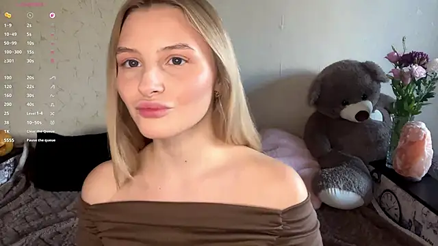 Snapshot of VictoriaMystery chatting on 11/01/25, 01:05 VictoriaMystery online show from 11/01/25, 01:05