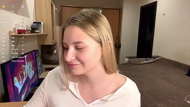 Snapshot of VictoriaMystery chatting on 11/03/25, 04:54 VictoriaMystery online show from 11/03/25, 04:54