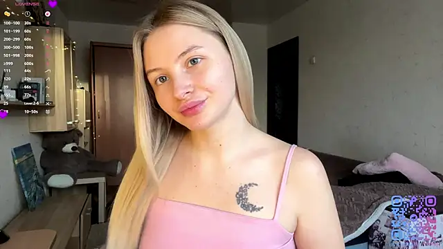 Snapshot of VictoriaMystery chatting on 12/18/25, 01:04 VictoriaMystery online show from 12/18/25, 01:04