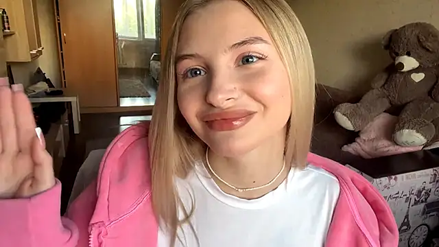 Snapshot of VictoriaMystery chatting on 10/25/25, 12:17 VictoriaMystery online show from 10/25/25, 12:17