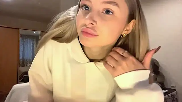 Snapshot of VictoriaMystery chatting on 10/19/25, 02:09 VictoriaMystery online show from 10/19/25, 02:09