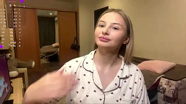 Snapshot of VictoriaMystery chatting on 11/28/25, 02:17 VictoriaMystery online show from 11/28/25, 02:17