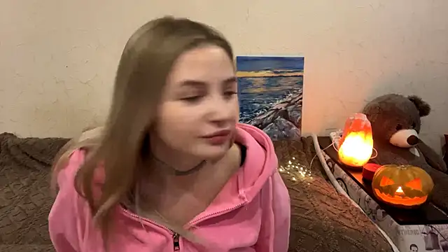 Snapshot of VictoriaMystery chatting on 10/29/25, 01:21 VictoriaMystery online show from 10/29/25, 01:21