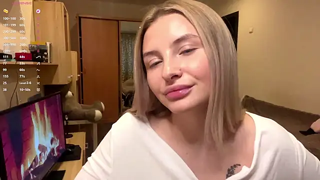 Snapshot of VictoriaMystery chatting on 11/21/25, 01:43 VictoriaMystery online show from 11/21/25, 01:43