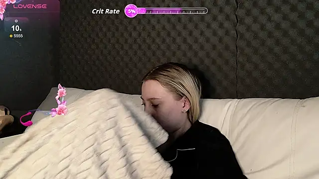 Fluffy Cloude online show from 05/10/26, 06:06