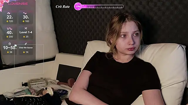 Snapshot of Fluffy_Cloude chatting on 06/28/26, 01:56 Fluffy Cloude online show from 06/28/26, 01:56
