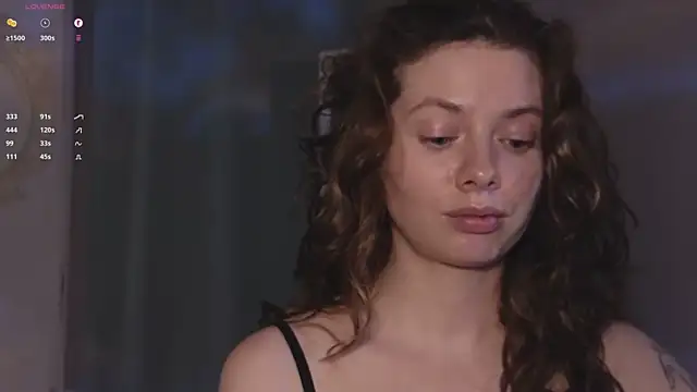 Snapshot of MelodySinclair chatting on 11/18/25, 03:37 MelodySinclair online show from 11/18/25, 03:37