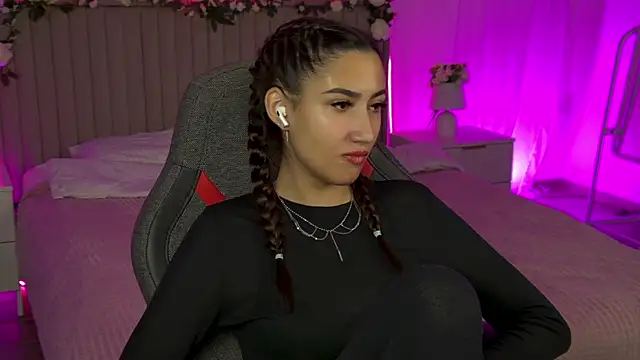 Snapshot of RebeckaThornton chatting on 11/19/25, 06:08 RebeckaThornton online show from 11/19/25, 06:08