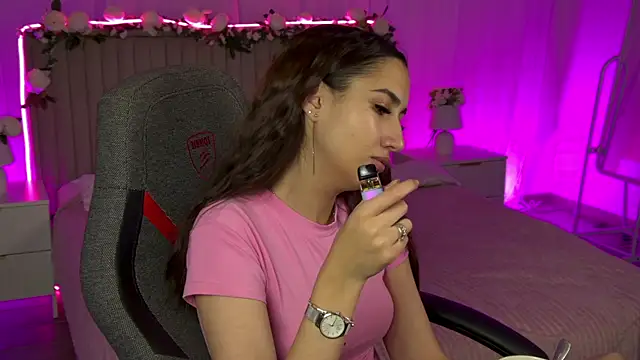 Snapshot of RebeckaThornton chatting on 11/17/25, 03:16 RebeckaThornton online show from 11/17/25, 03:16