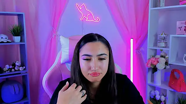 Snapshot of RebeckaThornton chatting on 10/29/25, 09:41 RebeckaThornton online show from 10/29/25, 09:41