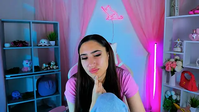 Snapshot of RebeckaThornton chatting on 11/12/25, 09:24 RebeckaThornton online show from 11/12/25, 09:24