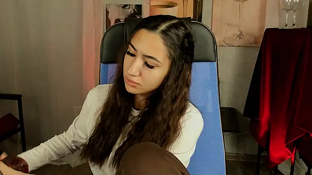 Snapshot of RebeckaThornton chatting on 11/24/25, 03:56 RebeckaThornton online show from 11/24/25, 03:56