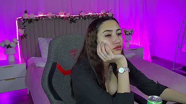 Snapshot of RebeckaThornton chatting on 12/18/25, 09:58 RebeckaThornton online show from 12/18/25, 09:58