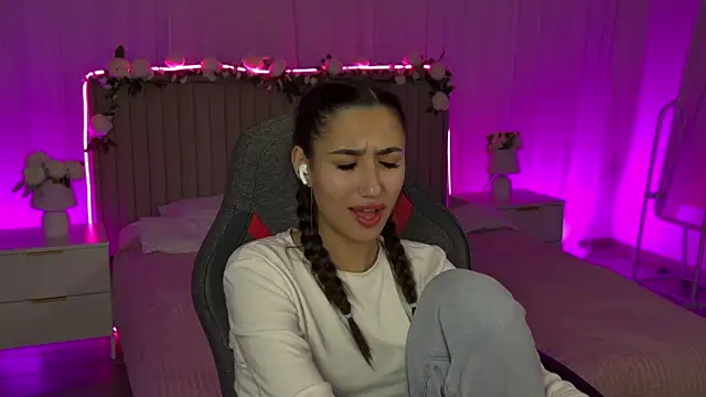 Snapshot of RebeckaThornton chatting on 11/16/25, 11:52 RebeckaThornton online show from 11/16/25, 11:52