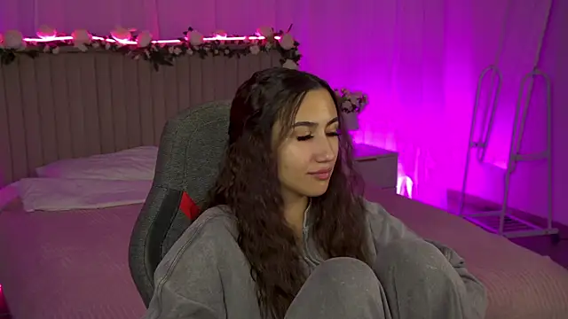 Snapshot of RebeckaThornton chatting on 11/20/25, 05:57 RebeckaThornton online show from 11/20/25, 05:57