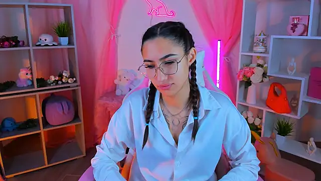 Snapshot of RebeckaThornton chatting on 11/06/25, 08:07 RebeckaThornton online show from 11/06/25, 08:07