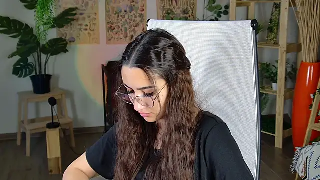 Snapshot of RebeckaThornton chatting on 11/28/25, 09:42 RebeckaThornton online show from 11/28/25, 09:42