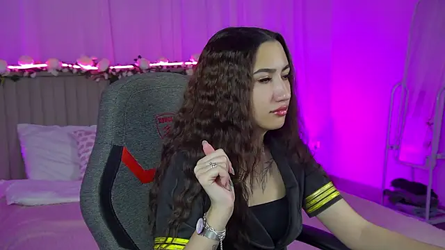 Snapshot of RebeckaThornton chatting on 12/15/25, 09:48 RebeckaThornton online show from 12/15/25, 09:48