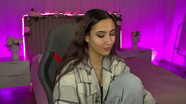 Snapshot of RebeckaThornton chatting on 11/15/25, 09:35 RebeckaThornton online show from 11/15/25, 09:35