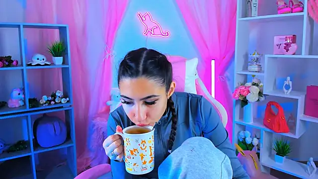 Snapshot of RebeckaThornton chatting on 10/30/25, 06:23 RebeckaThornton online show from 10/30/25, 06:23