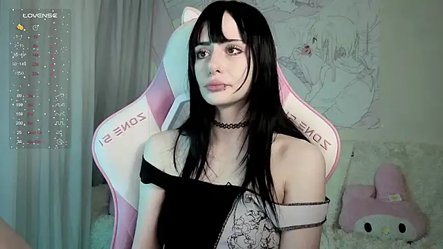 Snapshot of MiranaLieberttt chatting on 04/15/26, 08:53 MiranaLieberttt online show from 04/15/26, 08:53