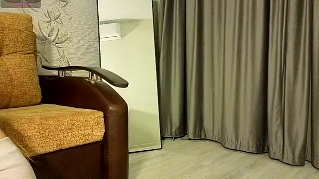 MissPompadure online show from 04/12/26, 07:50