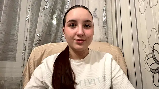 Snapshot of DaisyMolly chatting on 10/27/25, 04:41 DaisyMolly online show from 10/27/25, 04:41