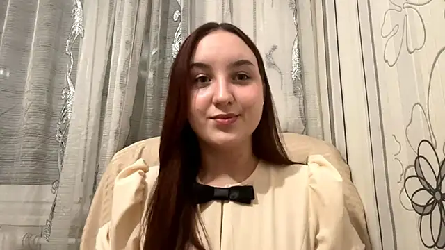 Snapshot of DaisyMolly chatting on 10/13/25, 04:30 DaisyMolly online show from 10/13/25, 04:30