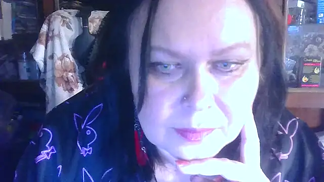 Snapshot of CharleeKendall chatting on 10/28/25, 04:17 CharleeKendall online show from 10/28/25, 04:17