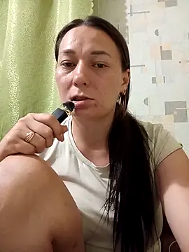 HollyDollsi online show from 12/13/25, 10:38