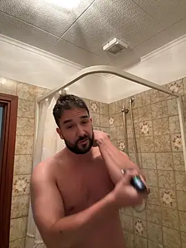 Snapshot of ReDiBastoni90 chatting on 10/15/25, 03:09 ReDiBastoni90 online show from 10/15/25, 03:09