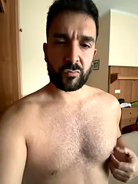 Snapshot of ReDiBastoni90 chatting on 10/14/25, 03:56 ReDiBastoni90 online show from 10/14/25, 03:56