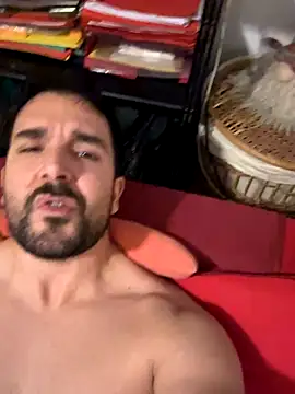 Snapshot of ReDiBastoni90 chatting on 10/27/25, 05:14 ReDiBastoni90 online show from 10/27/25, 05:14