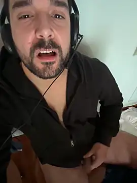 Snapshot of ReDiBastoni90 chatting on 10/31/25, 08:55 ReDiBastoni90 online show from 10/31/25, 08:55