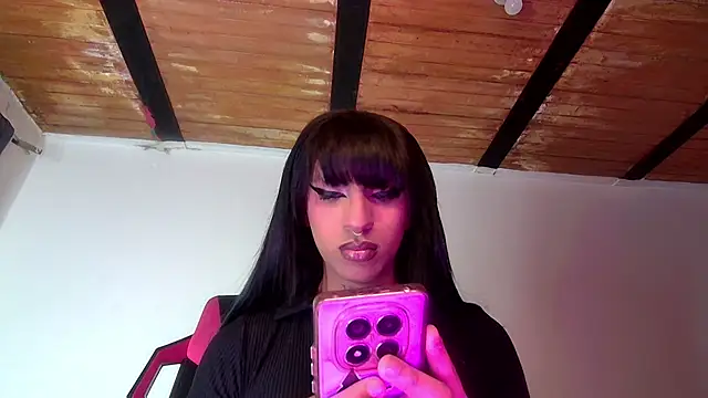 Snapshot of Trix_ebony chatting on 10/16/25, 01:03 Trix ebony online show from 10/16/25, 01:03