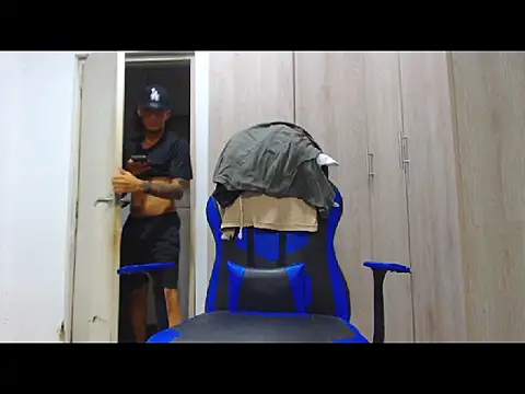 maicolgifted24 online show from 10/21/25, 12:11