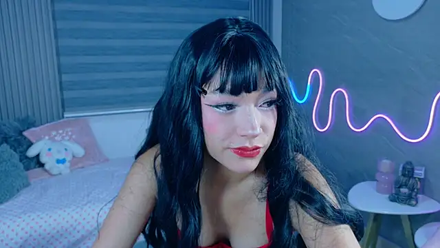 Snapshot of Naaomi_cute chatting on 10/18/25, 09:00 Naaomi cute online show from 10/18/25, 09:00