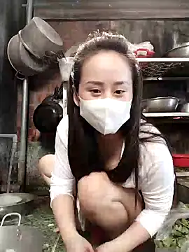 -Bonniee- online show from 10/15/25, 12:42