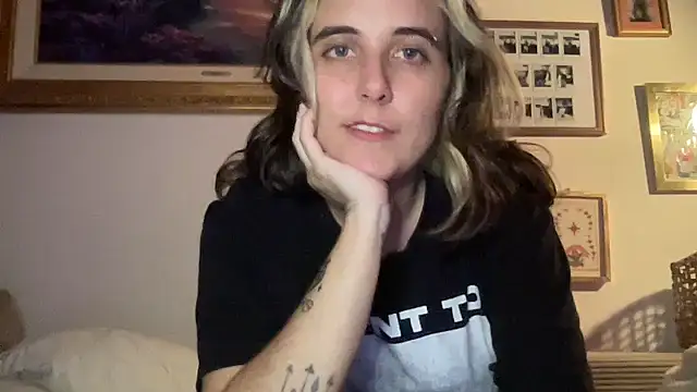 lill daddysgirl online show from 12/19/25, 05:00