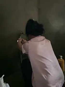 Snapshot of Linh-xxx chatting on 10/17/25, 06:28 Linh-xxx online show from 10/17/25, 06:28