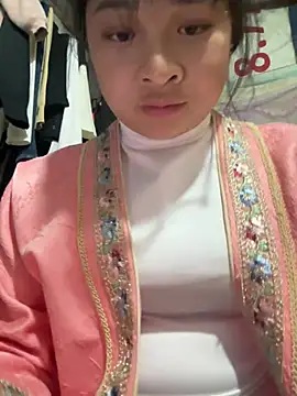 Linh-xxx online show from 02/05/26, 11:28