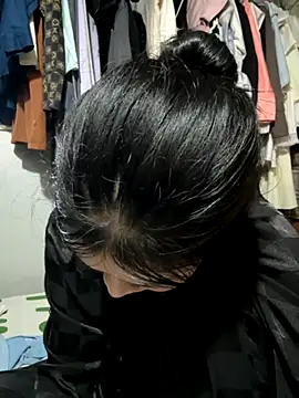 Linh-xxx online show from 11/20/25, 02:51