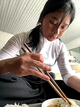 Linh-xxx online show from 11/02/25, 04:39