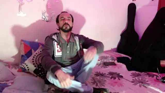 Snapshot of Isis_Robert chatting on 10/19/25, 02:14 Isis Robert online show from 10/19/25, 02:14