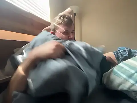 eddieeeeee1232 online show from 12/15/25, 05:52